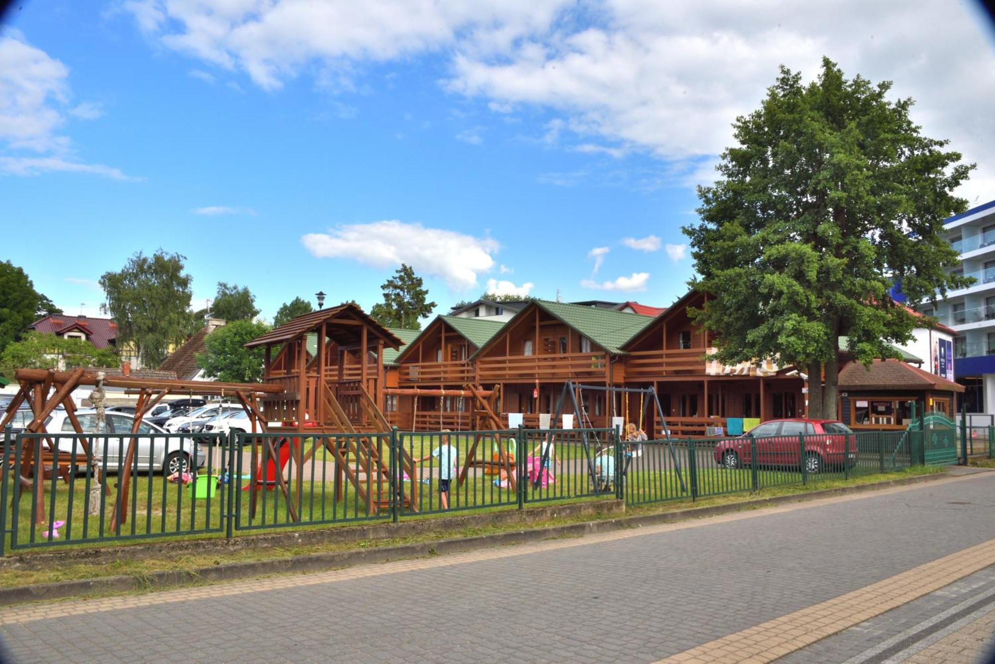 Mlodziezowy Domek Dla Grup Eldorado Mielno Centrum, 200M Od Morza Exteriör bild