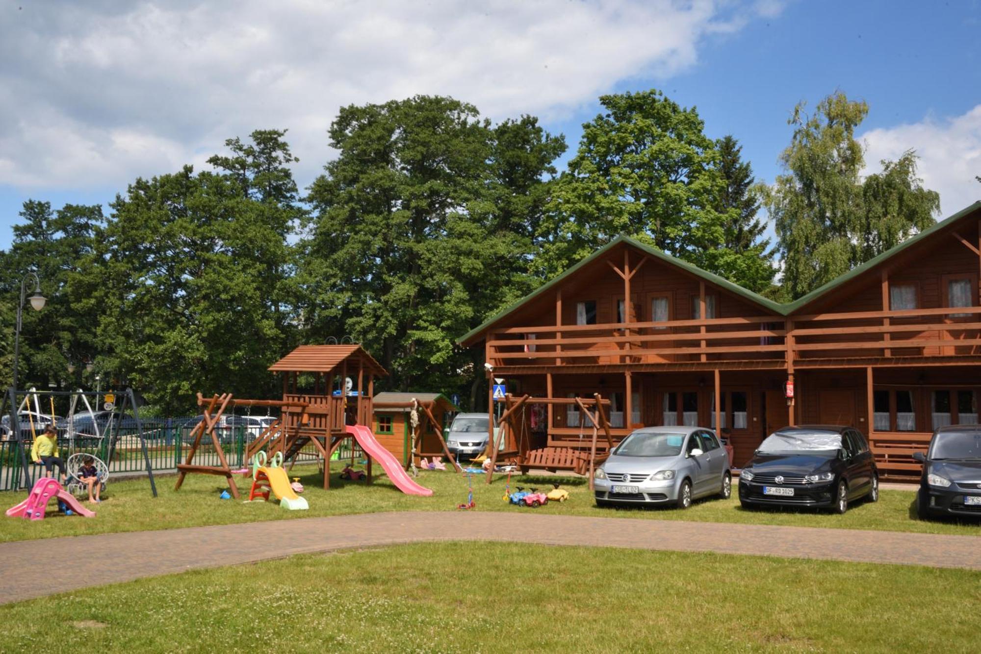 Mlodziezowy Domek Dla Grup Eldorado Mielno Centrum, 200M Od Morza Exteriör bild