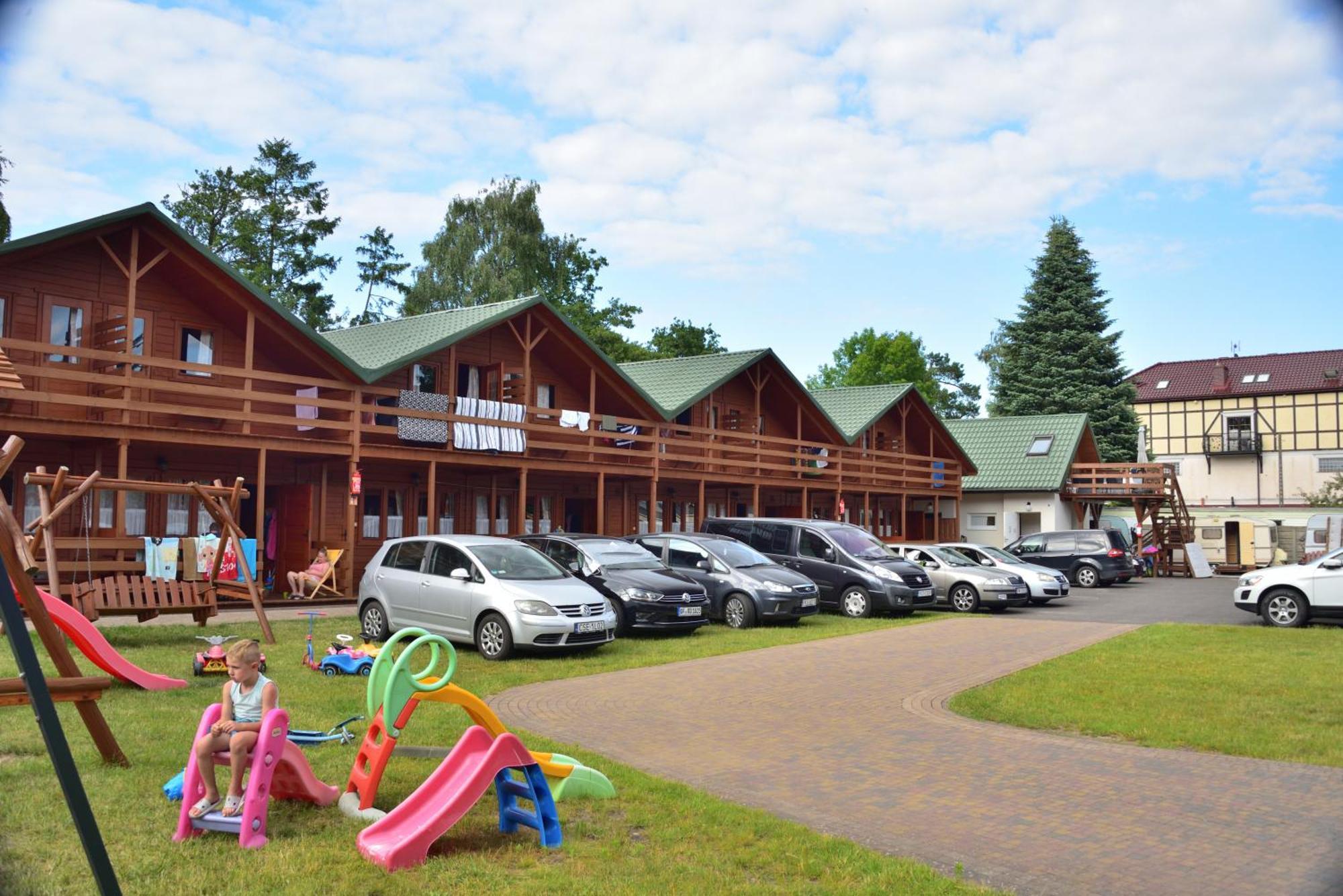 Mlodziezowy Domek Dla Grup Eldorado Mielno Centrum, 200M Od Morza Exteriör bild