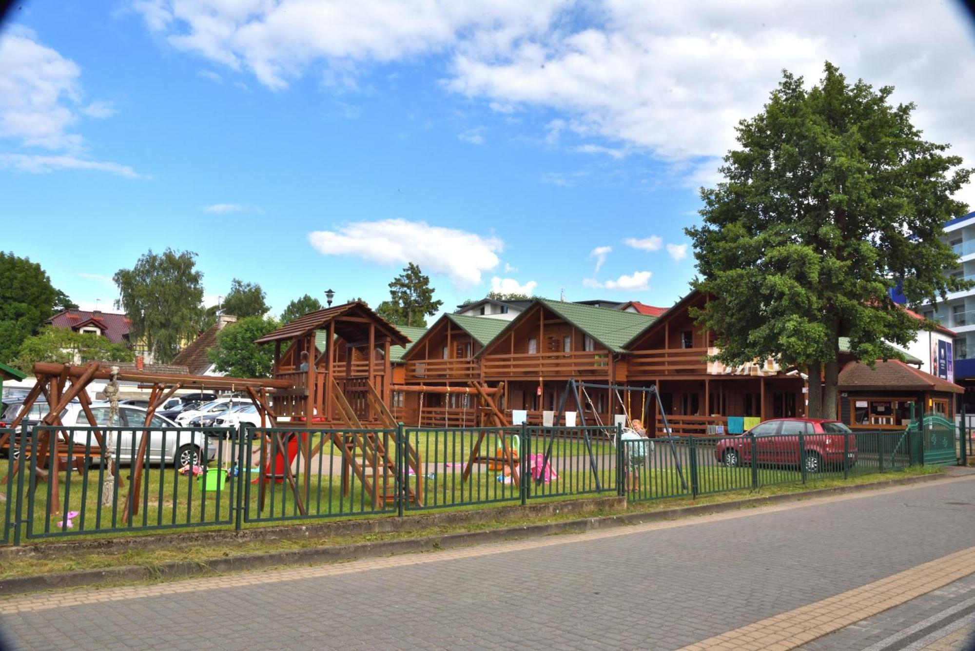Mlodziezowy Domek Dla Grup Eldorado Mielno Centrum, 200M Od Morza Exteriör bild